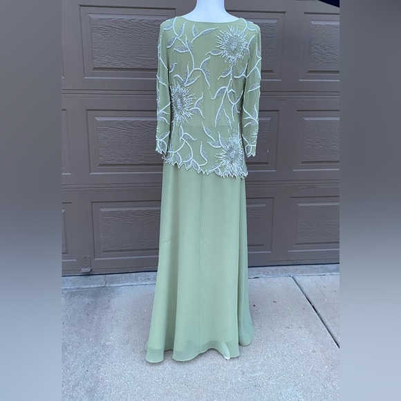 J Kara Women's Scoop Neck with 3/4 Sleeve Beaded Top Long Formal Dress - Picture 3 of 16